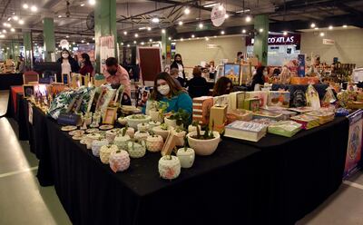 Varios emprendedores forman parte de la feria en el Shopping Mariscal.