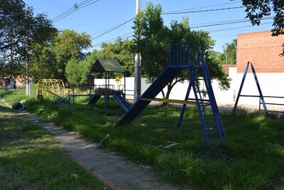 En estas condiciones se encuentra la plaza María Auxiliadora en el cuarto barrio de Luque donde según los vecinos desde hace meses no aparece la cuadrilla de limpieza de la Municipalidad.