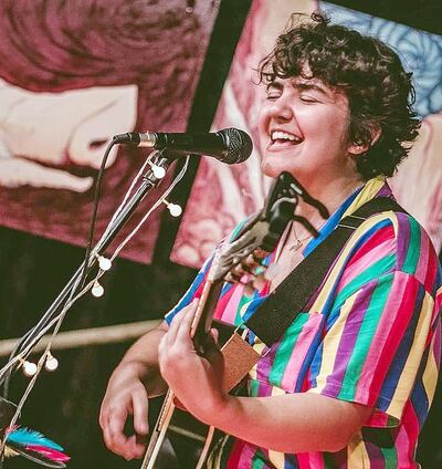 La cantautora Sol Gómez actuará esta noche en El Bosque de los Artistas.