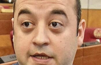 El senador Arnaldo Franco (ANR, HC) abogó por aumentar la recaudación en la Dinac en pleno año electoral.