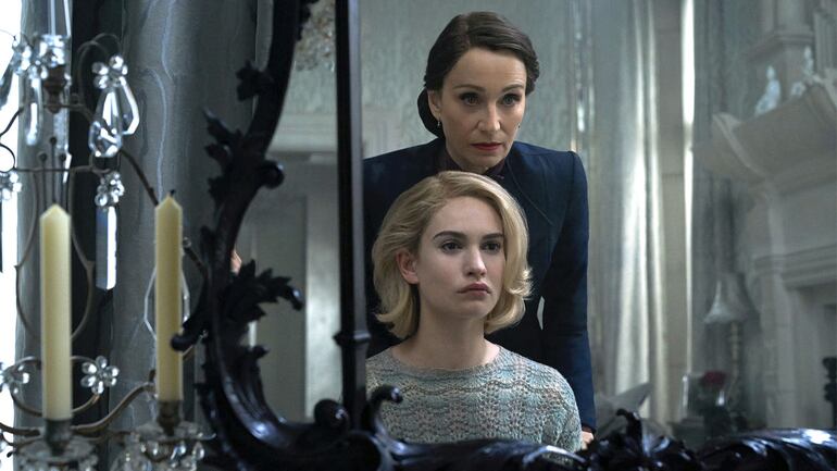 Kristin Scott Thomas interpreta a la señora Danvers.