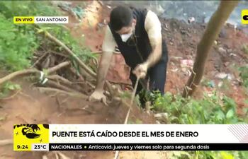 El puente cayó en el mes de enero y nunca más fue reparado por el intendente de San Antonio.