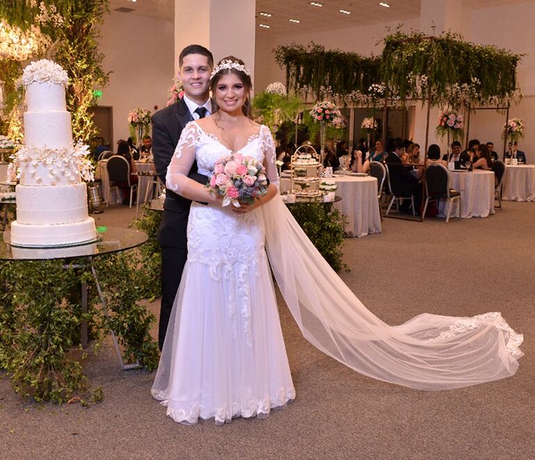 La ceremonia y fiesta tuvo lugar en el Hotel Dazzler.