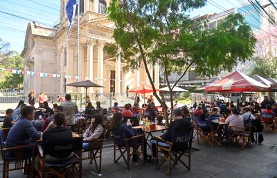 Mucha gente acudió ayer al emblemático Lido Bar, que se despide de su ubicación tradicional de Palma y Chile para pasar a ocupar otra esquina del microcentro capitalino. Hoy es el último día.