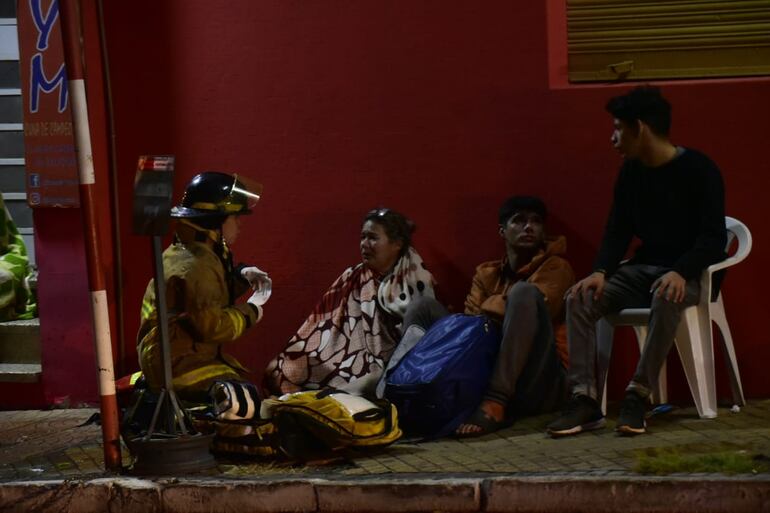 Los inquilinos fueron evacuados y recibieron asistencia por parte de los bomberos