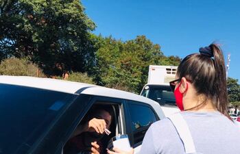 Los voluntarios salieron a las calles con las alcancías de la Cruz Roja para juntar el aporte de los ciudadanos.