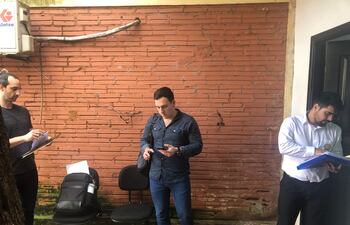 Los representantes de las empresas oferentes en la apertura de sobres en la Municipalidad de Ciudad del Este.