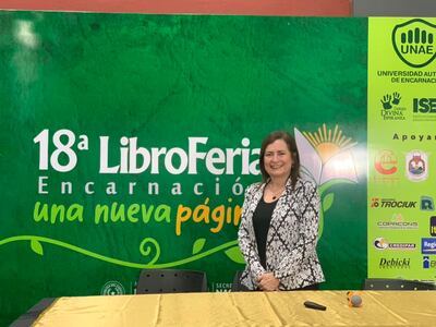 Helena y el amor con triple moral, publicado por María Nidia Decoud.