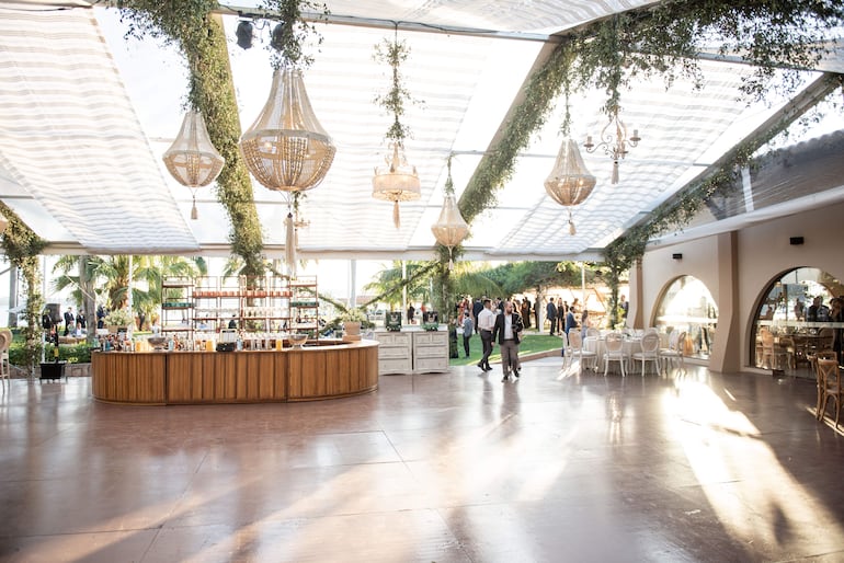 La fiesta de bodas fue en el Club Náutico San Bernardino.