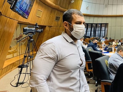 El diputado Hugo Ramírez (ANR, cartista), pese al pronóstico de archivo de su proyecto, se mantuvo en no retirarlo, a diferencia del diputado Ángel Paniagua (ANR, Añetete), quien se allanó.