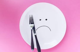 La alimentación es una fuente utilizada como forma de canalizar emociones o sensaciones desagradables o porque aparezcan la culpa o pensamientos y creencias distorsionados que alteran la conducta alimentaria.