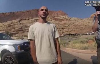 Brian Laundrie captado por una cámara de seguridad.