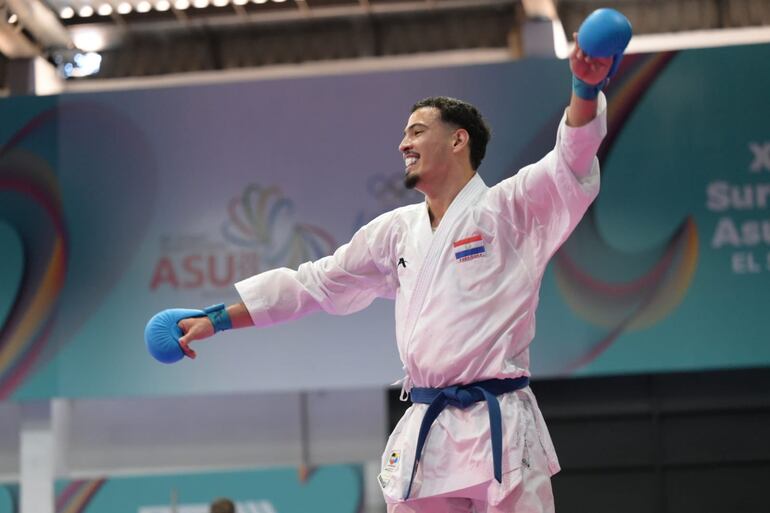 Jesús Servín, atleta de Karate menos de 84kg, durante la competencia en los Juegos Odesur.