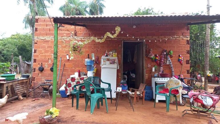 Niña autista no solo precisa de asistencia económica, también necesita una pieza acondicionada para que pueda tener juegos didácticos.