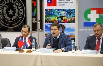 Reunión de la delegación de Taiwán con autoridades del Senacsa, del MAG y de la OIE.