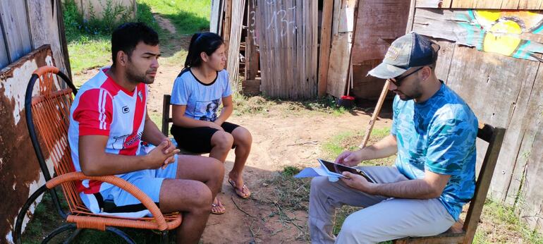 Los estudiantes realizaron las encuestas a los ciudadanos de la comunidad y además comentaron de sus necesidades.
