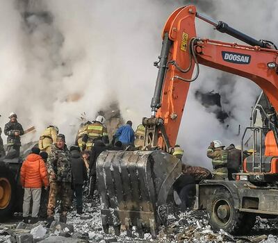 Cinco personas murieron y 40 resultaron heridas en Irak en un incendio provocado por la explosión de un tanque de combustible en dormitorios de estudiantes, anunciaron el martes las autoridades, enésima tragedia que ilustra la vetustez de las infraestructuras y las pocas normas de seguridad.