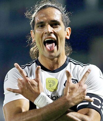 Roque Luis Santa Cruz Cantero (38 años, 11 meses y 17 días), con 139 partidos y 62 goles en Olimpia.