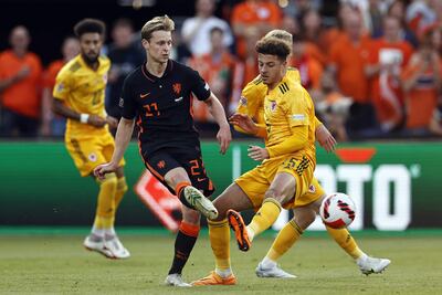 Frenkie de Jong (i), podría ser jugador del United.