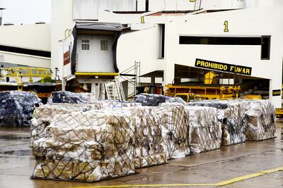 El cargamento de insumos corría el riesgo de quedar a la intemperie porque Aduanas no trabajaba.