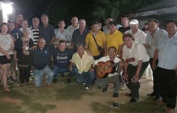 Los exconductores de buses de Coronel Oviedo se reencontraron luego de 40 años