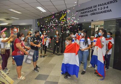 Momento del recibimiento a la llegada a Asunción