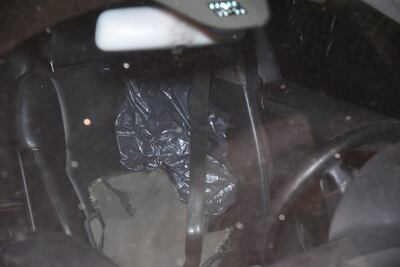 La Policía trasladó posteriormente a la comisaría el automóvil abandona.