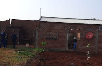 Vivienda donde se produjo el feminicidio de Alicia Fernández. Su pareja, el policía Ramiro Rafael Rodas, es buscado como autor.