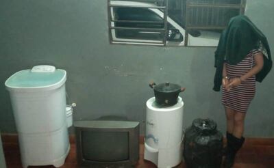 La mujer aparece en la comisaría con las pertenencias hurtadas.