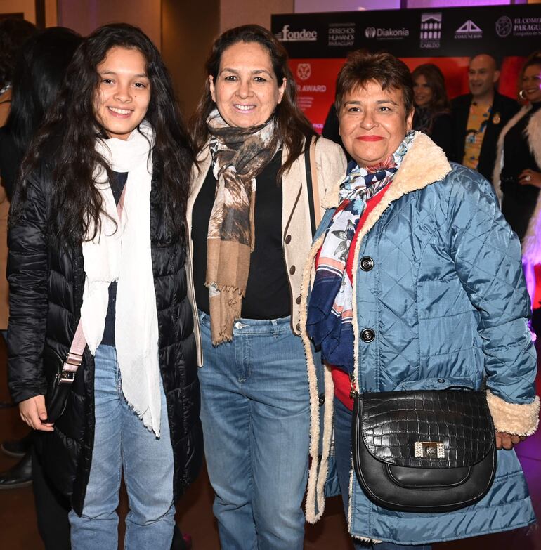 Aracely Giret, Estela Ruiz Díaz y Any González.