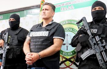 Huseyin Bektas Samaniego, de origen turco, tenía varias identidades y estaba oculto en Bolivia desde el año pasado.