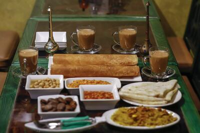 Una degustación de platos tradicionales en el restaurante Al-Qassabi, propiedad de la cocinera Shams Al-Qassabi.