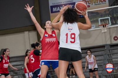 La selección paraguaya femenina se prepara para el sudamericano de mayores "San Luis", Argentina, para el mes de agosto.