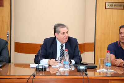 Viceministro de Economía Roberto Mernes con la comisión de Hacienda del Senado.