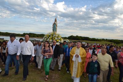 Fieles de Villa Florida honaron hoy a la santa patrona, Virgen María.