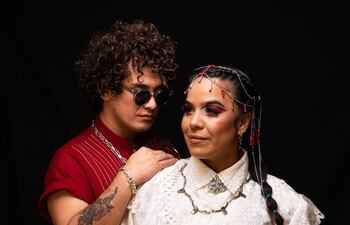 Miguel Narváez y Jennifer Hicks integran el dúo Purahéi Soul, que será parte de la gala.