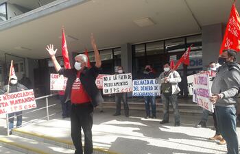 Protesta de la Corriente Sindical Clasista contra la reforma de la caja de Jubilaciones del IPS.