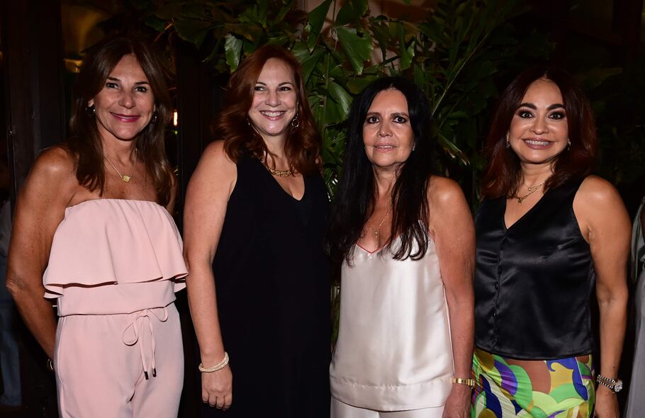Patricia Fustagno, Regina Quevedo, Anie Romañanch y Diana de Simón.