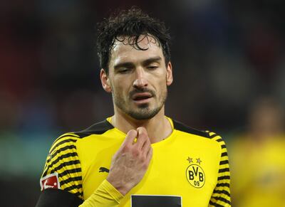 Mats Hummels lamenta el empate del Dortmund ante Augsburgo.