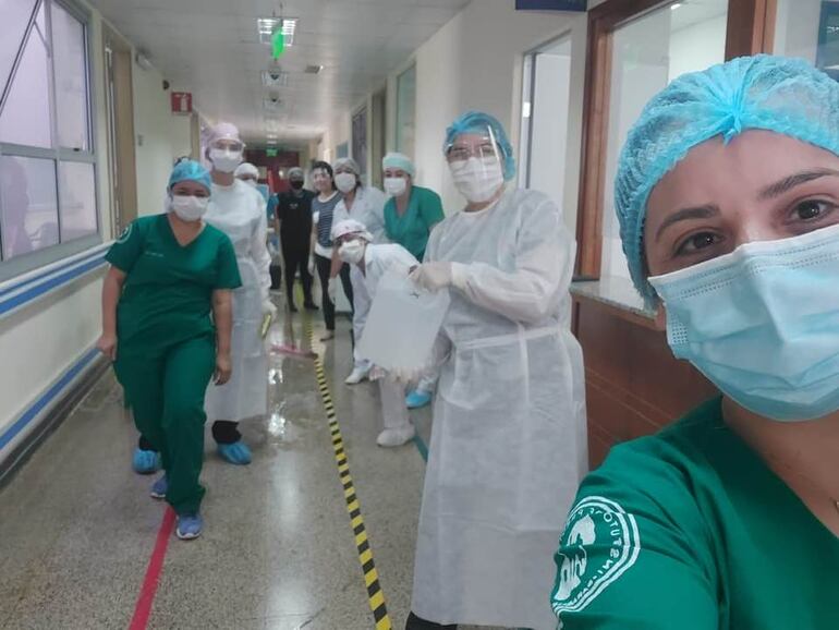 Todo el personal del Hospital Integrado se sumó a la jornada de limpieza y desinfección.