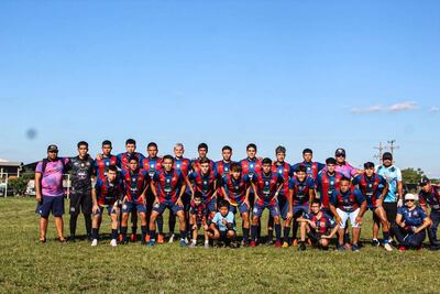 Integrantes del plantel campeón del Capitán Caballero de Tobatí.