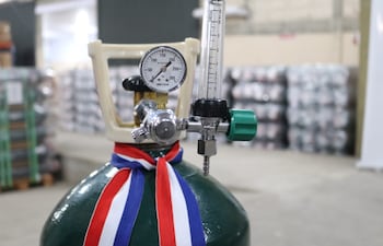 Uno de los balones de oxígeno que fueron comprados por la EBY para hospitales públicos en esta pandemia.