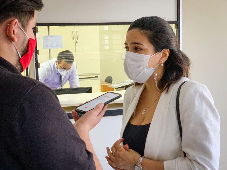 Johanna Ortega,en el Poder Judicial, explicando los motivos del Amparo.