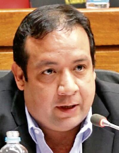 Avelino Dávalos (ANR, HC). Diputado por Caazapá. Investigado por G. 192.000 millones cuando era gobernador de Caazapá.