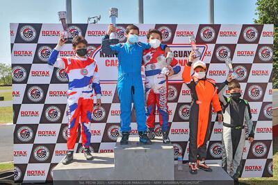 Podio de la categoría Rotax Micro Max, encabezado por el ganador Giovanni Benzano (centro).