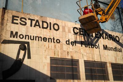 Vista del estadio Centenario de Montevideo, durante las obras que se están llevando a cabo de cara a las finales de la Copa Sudamericana y la Copa Libertadores en noviembre en Montevideo (Uruguay).