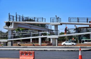 La pasarela internacional presenta un avance del 80% y su finalización está prevista para dentro de un mes.