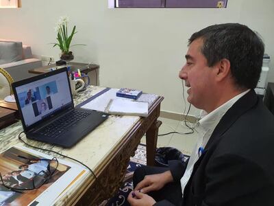 El Ing. Arnaldo Chamorro, de la Secretaría Nacional de Deportes, en reunión virtual con representantes de la Municipalidad de Presidente Franco.