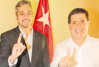 El presidente Mario Abdo Benítez y el exmandatario Horacio Cartes oficializaron con sus nombres la inscripción del movimiento Concordia Colorada.