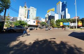 El movimiento comercial en el centro de Ciudad del Este es bajo.